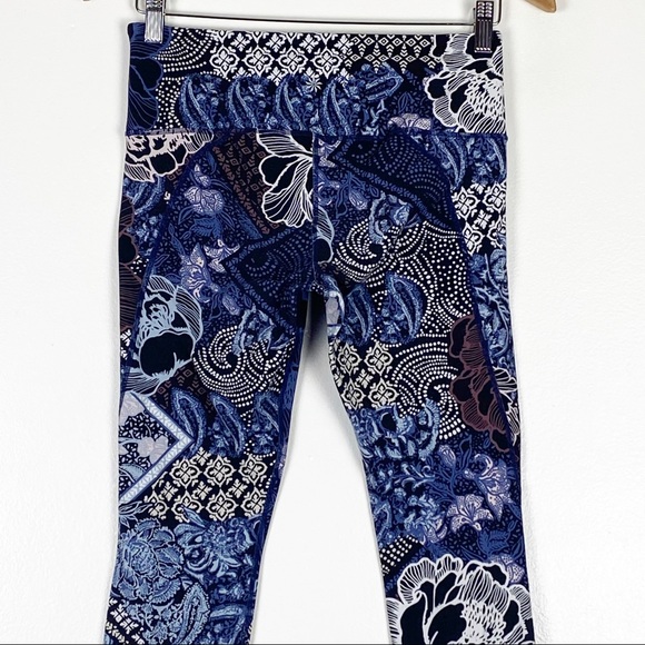 Athleta Patchwork Salutation 7/8 tight Leggings S - Picture 9 of 10